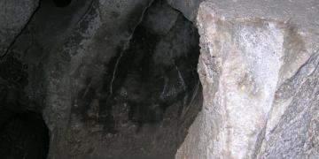 cueva-mujer