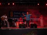 Los jerezanos Estado Puro en un momento de su actuaci?n como artistas invitados del 39 Festival de M?sica Joven de Alhama
06/08/04
FOTO: ANTONIO ARENAS