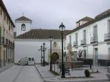 Plaza de la iglesia, con la fuente dedicada a las comunidades autónomas
11/04/2004
