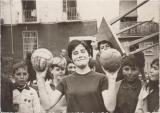 MARI CON LOS DOS BALONES