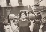 MARI-CON-LOS-DOS-BALONES