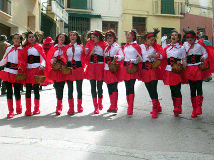 Las Caperucitas desciende por la Calle Fuerte