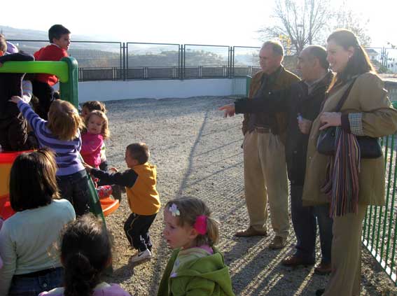  Disfrutando viendo a los niños felices 