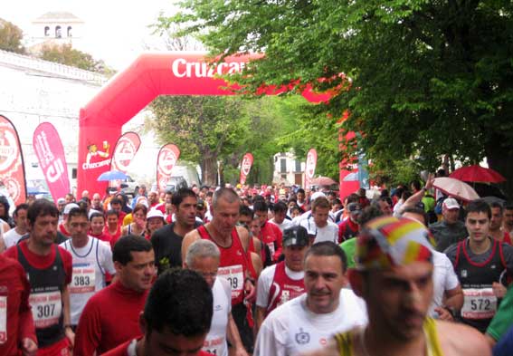  Multitudinaria salida desde la Carrera Francisco de Toledo 