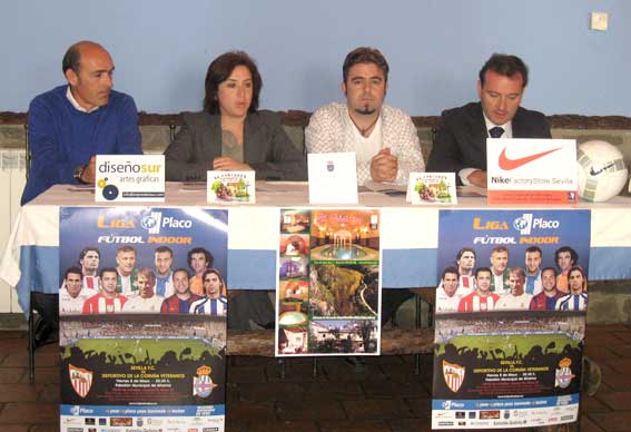  De izq. a dcha; Rafael Paz, jugador del Sevilla FC, Sandra García, Delegada Provincial de Turismo, Comercio y Deporte de la Junta de Andalucía en Granada, Javier Molina Castañeda, Concejal de Deportes del Ayuntamiento de Alhama de Granada y Alberto De La Fuente, organizador del evento. 