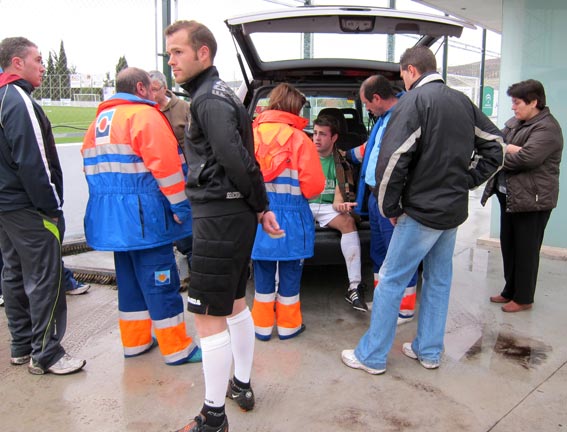  Los servicios de urgencia tuvieron que atender a José Ignacio en el campo y lo tuvieron que trasladar al ambulatorio 