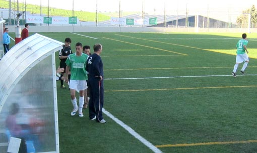  Cambio de jugadores recurriendo a la cantera juvenil 