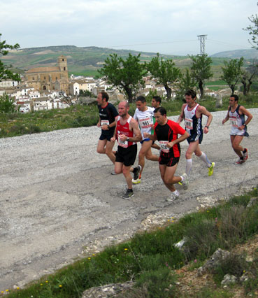 Un grupo de corredores por el Llano 40