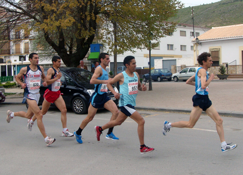 Los corredores pasan disparados por la Joya