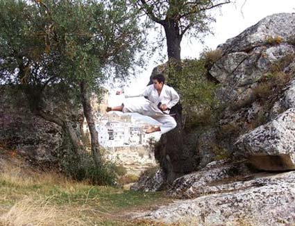  Javier entrenado en plena naturaleza de paisaje alhameño 