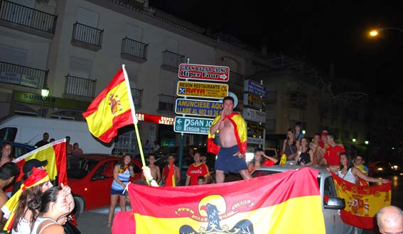  Símbolos fascistas que nos avergüenzan ante el mundo, todo lo contrario del orgullo que sentían todos con su selección 