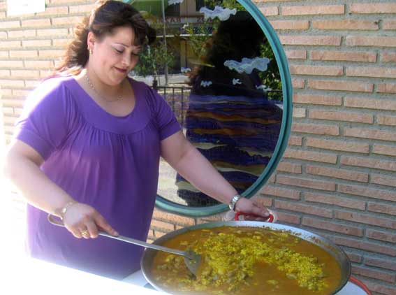  Un arroz para la clientela y los amigos en las fiestas 