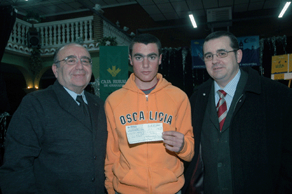 Christopher flanqueado por el primer edil de Loja y el pte. de los comerciantes (Foto Chapa)