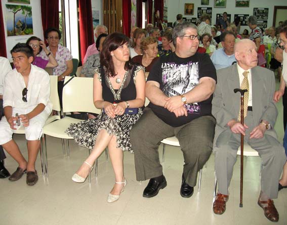  Manuel Flores junto a su familia 