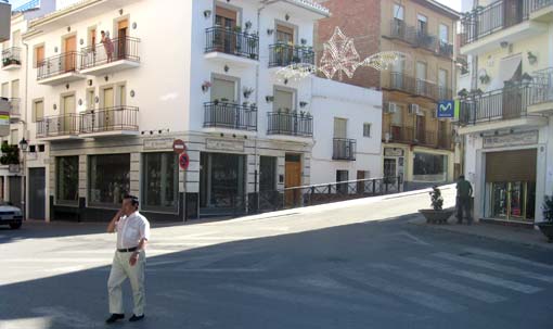  En la mayoría de los comercios, talleres, etc., se trabajó aunque a puerta cerrada o entreabierta 