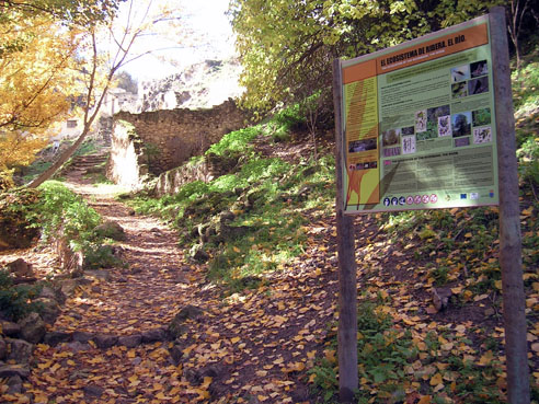 Cartel informativo de la ruta propuesta por El Quejigo