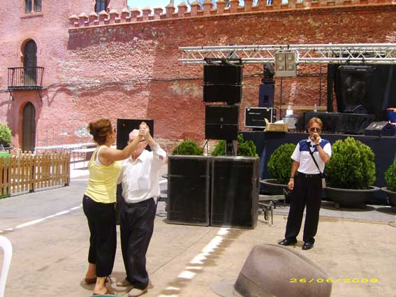  También hubo tiempo para la música y el baile 