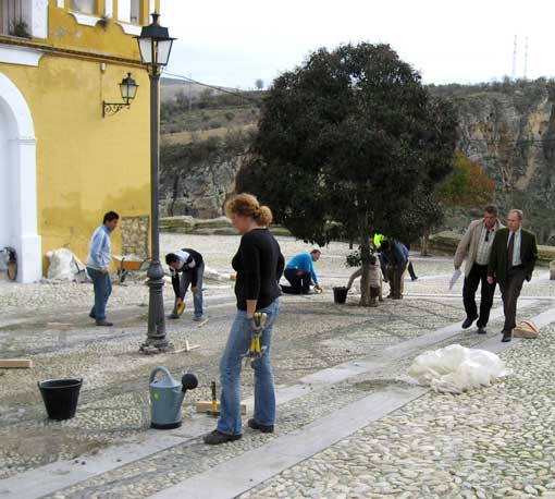  El alcalde en una de sus visitas 