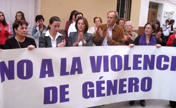  Las emocionadas palabras del alcalde, Francisco Escobedo, para con la víctima y sus hijos, pusieron fin a una jornada dramática que nunca debió ocurrir 