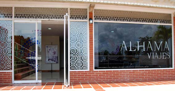  Fachada de la entrada de Viaje Alhama, en Puerto Ordaz (Venezuela) 