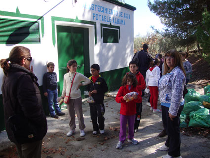 Aprendiendo cosas sobre el agua potable que llega a los domicilios alhameños 