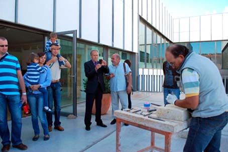 José Andrés Ciruela realizó una interesante exposición didáctica de su trabajo de cantería 