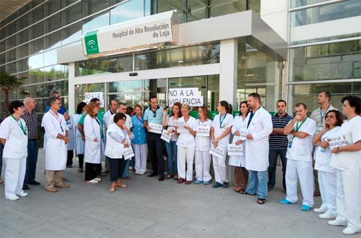  Es personal del hospital en una manifestación contra la violencia de género 