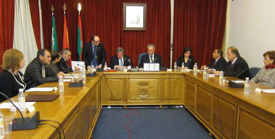 El secretario del Patronato, Raúl Gálvez, da lectura al acta de los Premios 2011 