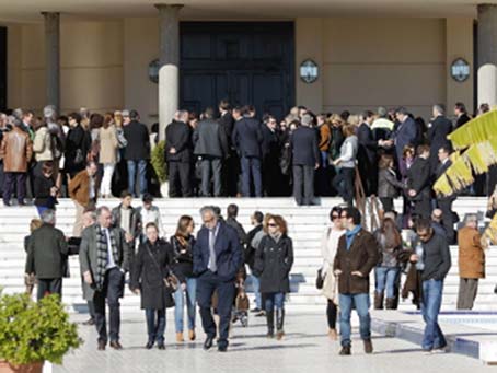 Familiares, amigos y conocidos de la víctima, en Parcemasa. / Punto Press