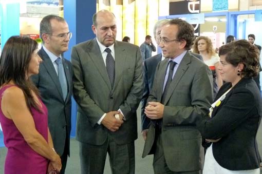  Isabel Pérez, teniente alcalde de Ourense, Jesús Vázquez, conselleiro de Educación, Rogelio Martínez, delegado territorial de la Xunta en Ourense, Xavier Ballbé y Raquel Díaz del Observatorio del Termalismo, (de izqu. a dcha) 