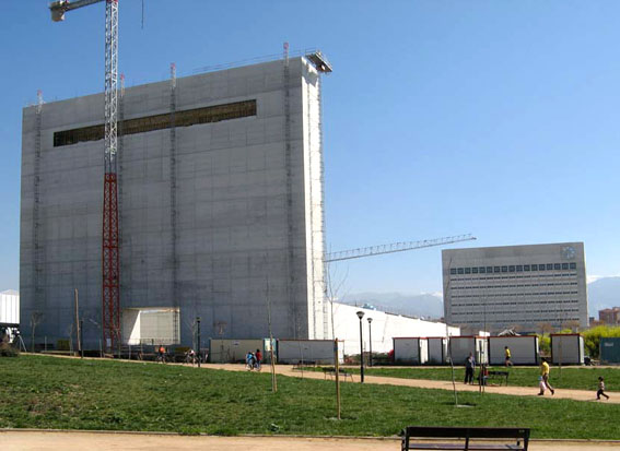  El museo Memoria de Andalucía en construcción junto a la sede central de Caja Granada en Granada 