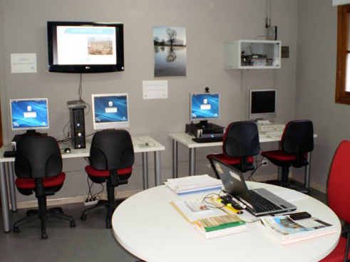 Interior del Centro Guadalinfo de Zafarraya